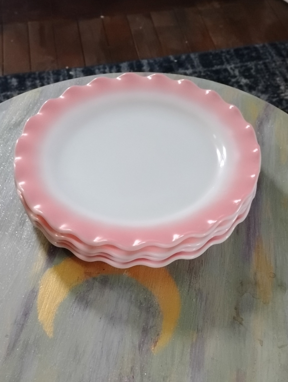 Hazel Atlas Pink Rim Scalloped Edge Dinner Plates - White Center 9" Set Of Four